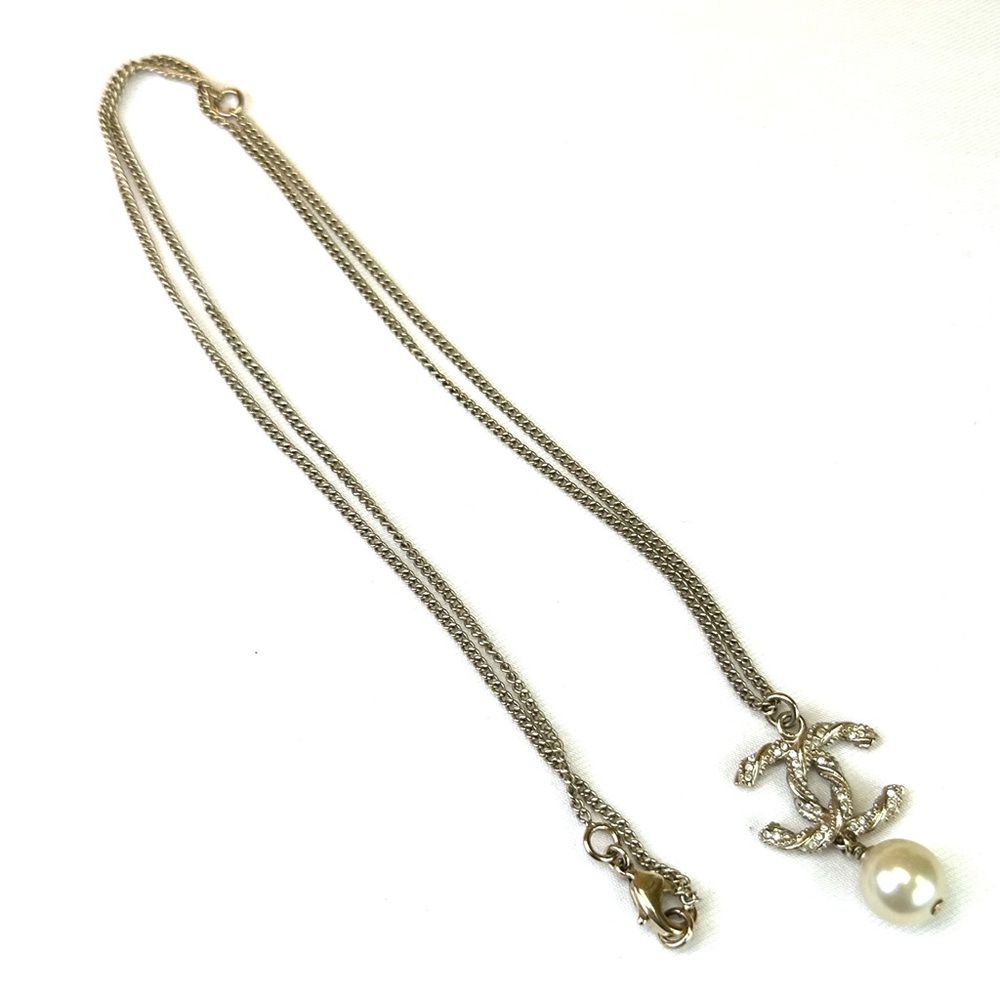 Chanel Gold and Pearl Pendant Necklace - Picture 9 of 12